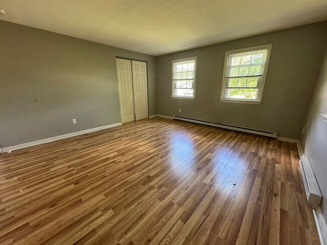 Building Photo - 87 S Silver Ln