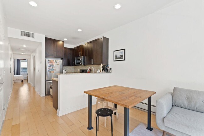 Building Photo - 110 Tidewater St