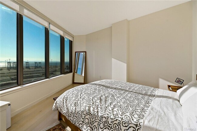 Building Photo - Gridiron - New Waterfront Condo - Downtown...