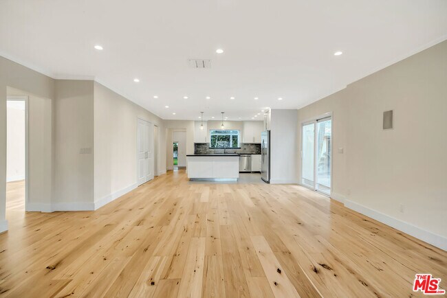 Building Photo - 12512 Hatteras St