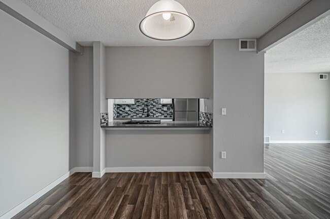 Building Photo - 2BD, 1BA Remodeled Westminster Condo. One Parking Spot. Washer/ Dryer Included.