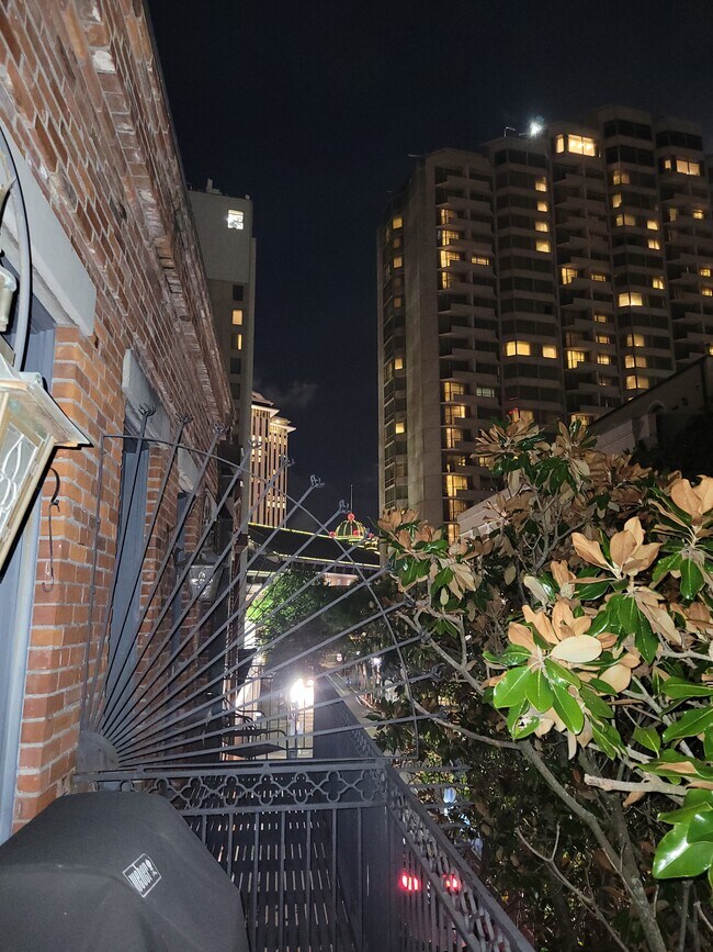 Building Photo - 423 Gravier St