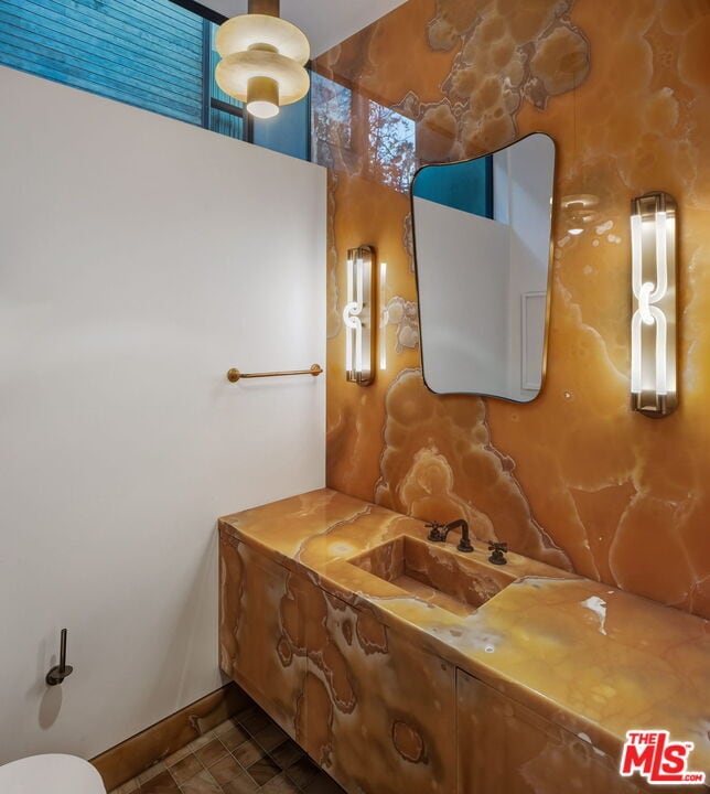 Building Photo - 738 Palms Blvd