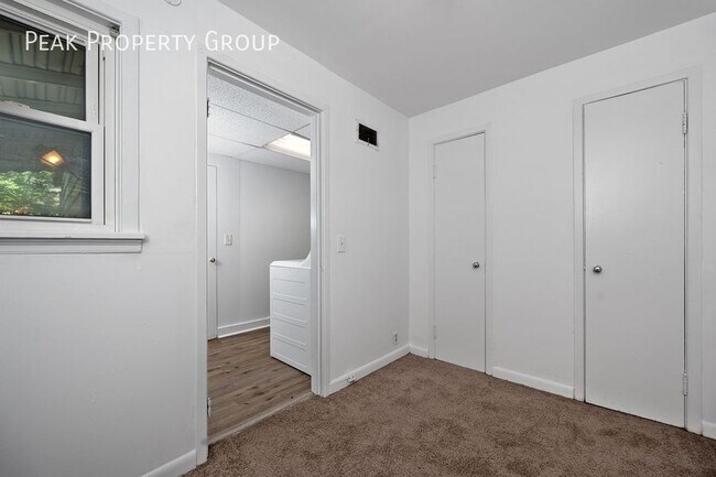 Building Photo - 2533 Ravine St