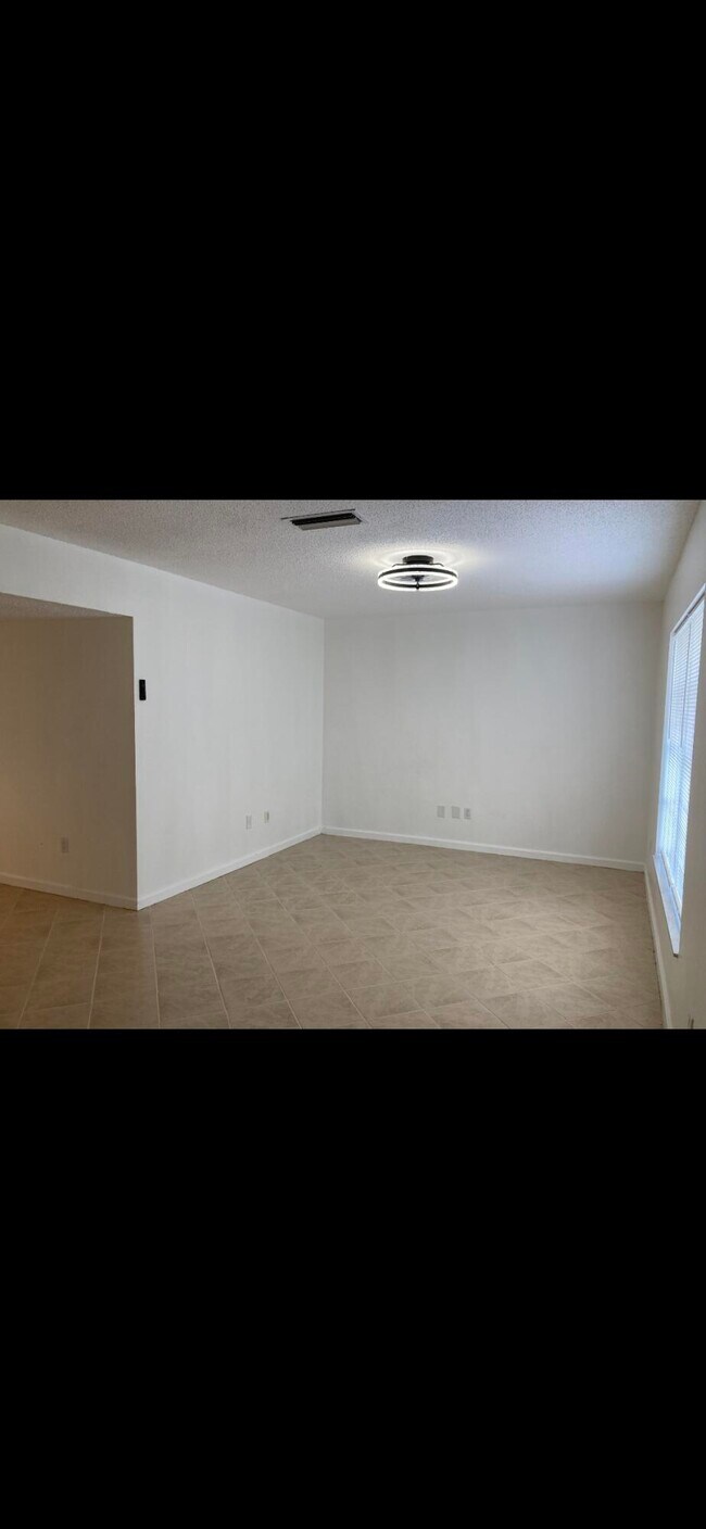 Building Photo - 1243 Kinglet Terrace