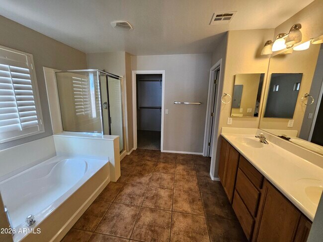 Building Photo - 43826 W Lindgren Dr