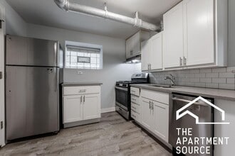 Building Photo - 5051 N Damen Ave