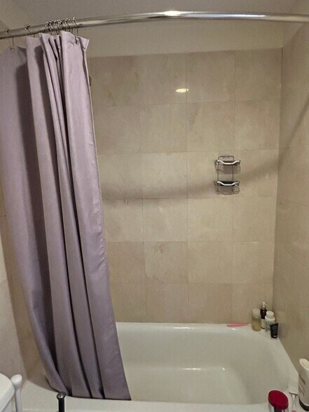 Building Photo - 22 Broadlawn Park