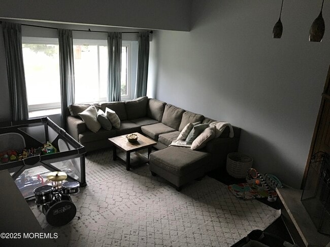 Building Photo - 185 Clubhouse Dr