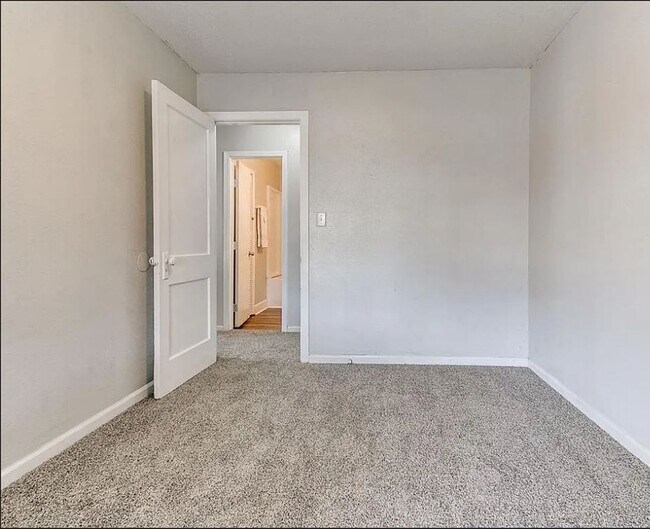 Building Photo - Charming & Refreshed 4 Bed / 1 Bath Home in Midwest City – $1,450/mo