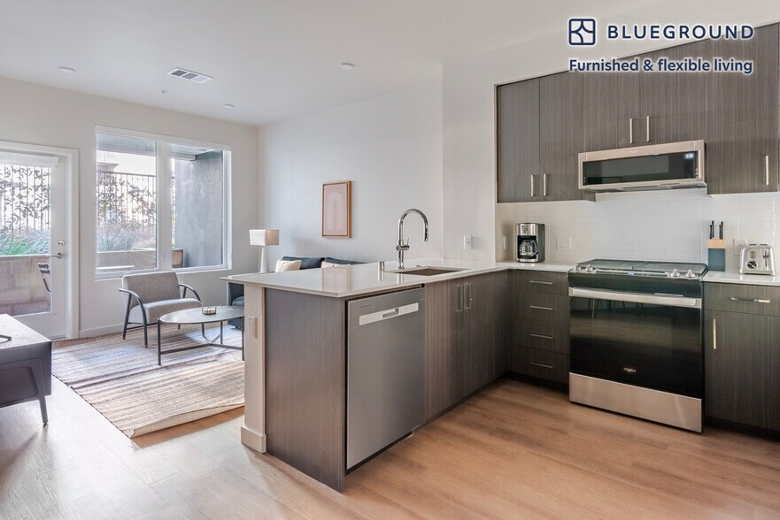 Building Photo - 2333 Calle Del Mundo