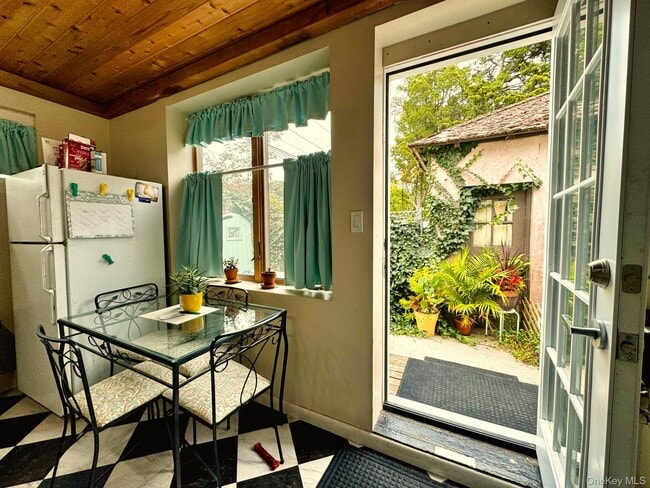 Building Photo - 34 Maple St