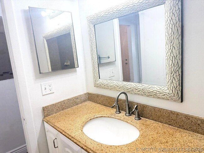 Building Photo - 3808 Inlet Cir