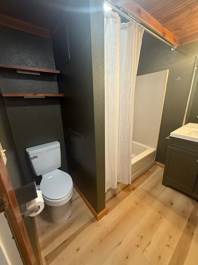 Building Photo - 228 Adams Ln