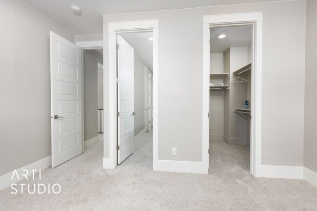 Building Photo - Gorgeous 5 bed 4 bath furnished home in Li...