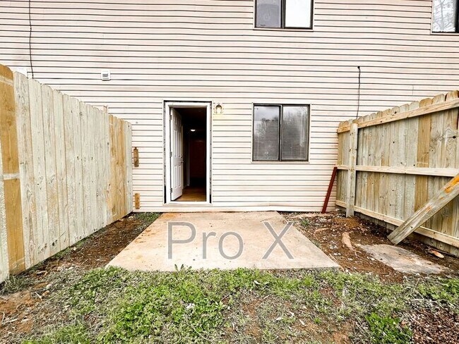 Building Photo - 1045 Happy Hollow Rd