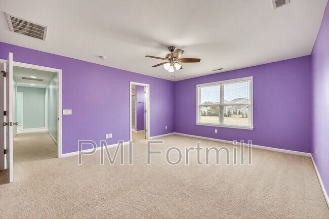 Building Photo - 1080 Crescent Moon Dr