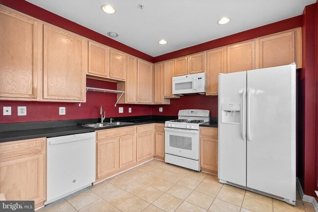 Building Photo - 204 Fallsgrove Blvd