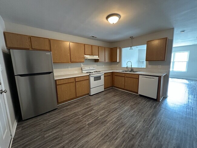 Building Photo - 1061 W Pueblo Dr