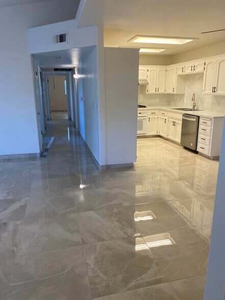 Building Photo - 1542 E Alluvial Ave