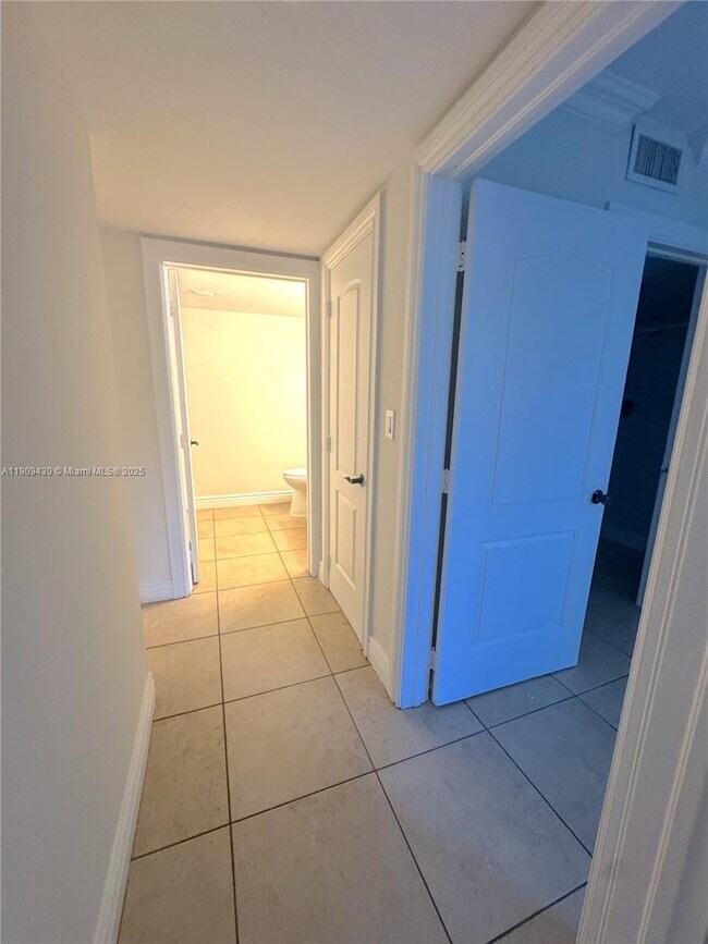 Building Photo - 3215 Coral Lake Dr