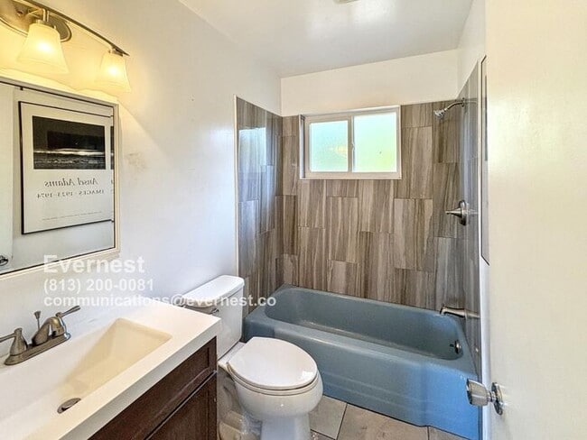 Building Photo - Lovely 3-Bedroom Home in a Convenient Loca...