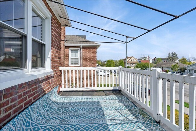 Building Photo - 349 E Market St