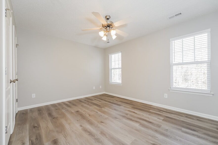 Building Photo - 1029 Crestdale Crossing Dr