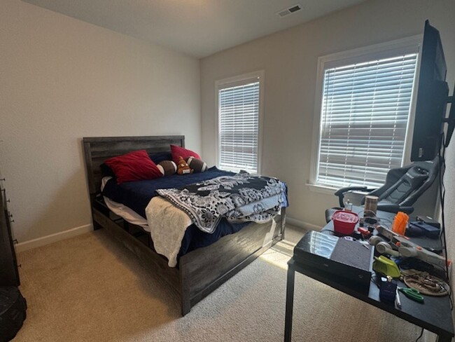 Building Photo - Immaculate Four Bedroom Home in Joliff Lan...