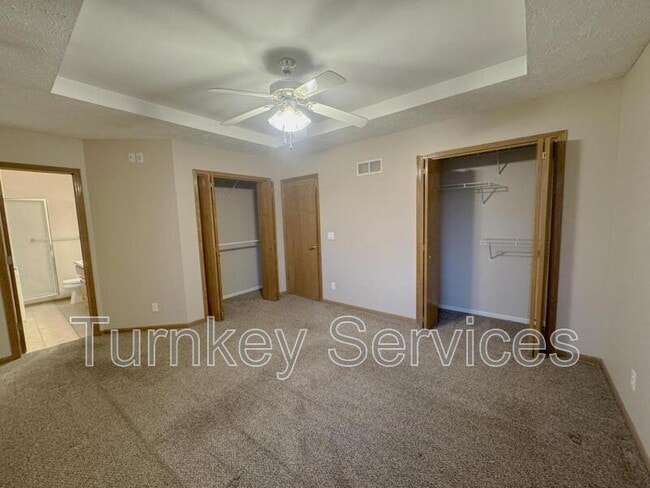 Building Photo - 2107 Queen Dr