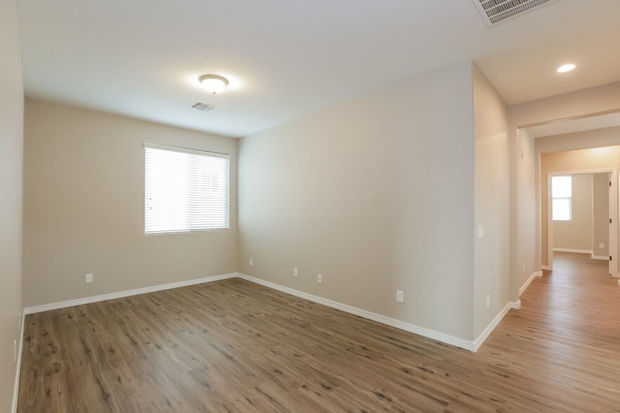 Building Photo - 2252 S Osborn Ln