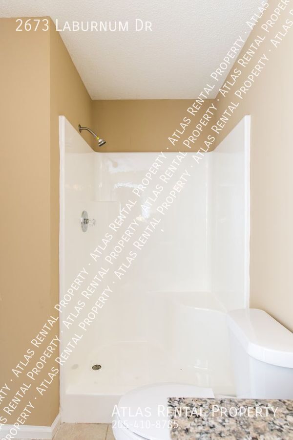 Building Photo - 2673 Laburnum Dr