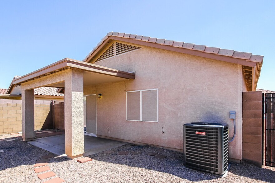 Building Photo - 12654 W Paradise Dr