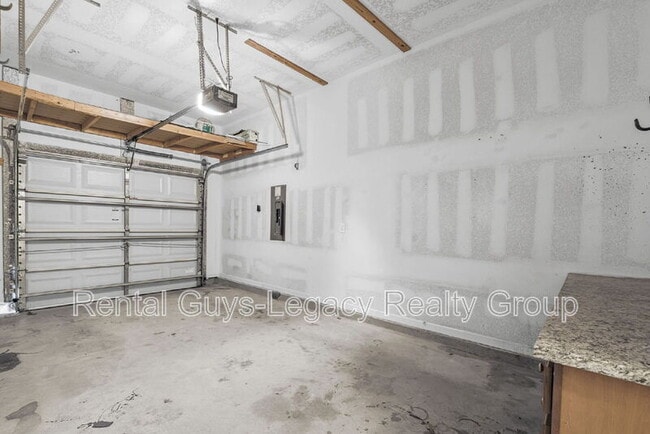 Building Photo - 8192 Cabin Lake Cir