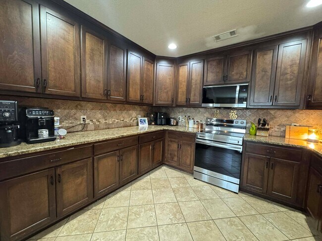 Building Photo - 61 Boulder Dr