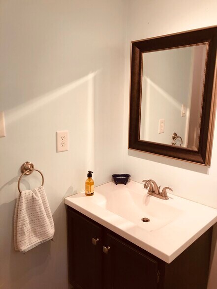 Building Photo - 6323 Early Glow Ct