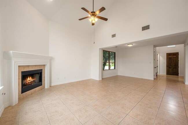 Building Photo - 2201 Quarry Loop
