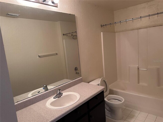 Building Photo - 5467 Vineland Rd