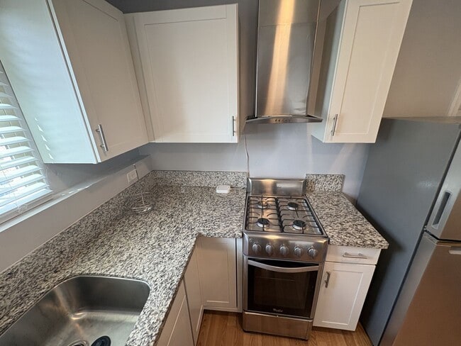 Building Photo - Beautiful furnished studio apartment