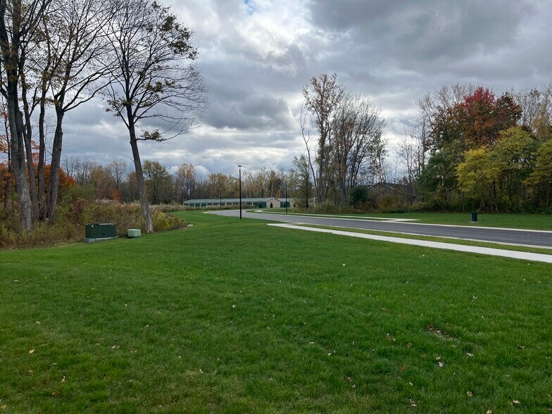 Building Photo - 2086 Community Ln