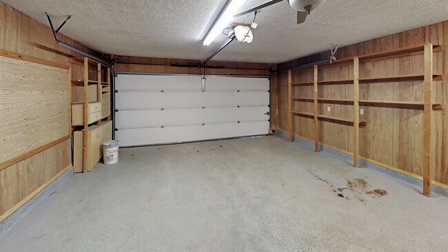 Building Photo - Very Nice 3 Bedroom 2 Bath Home in Yukon Schools