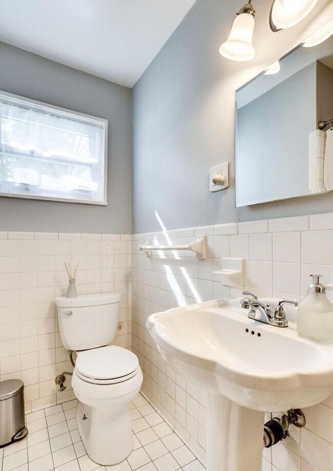 Building Photo - Beautiful 4 BR/2 BA Single-Family Home in ...