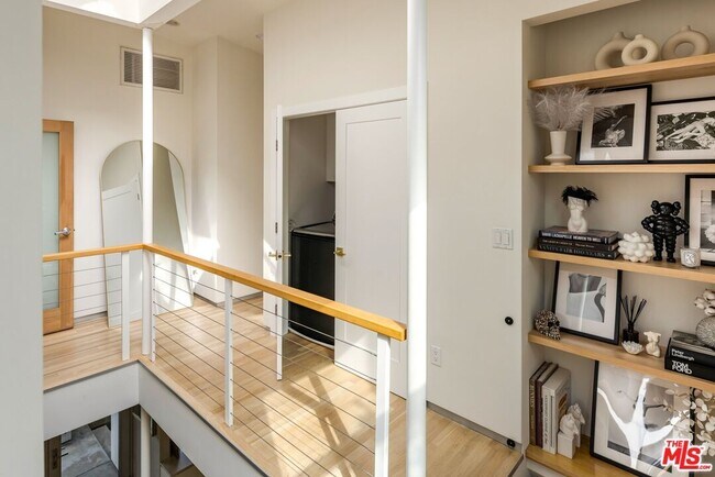 Building Photo - 844 California Ave