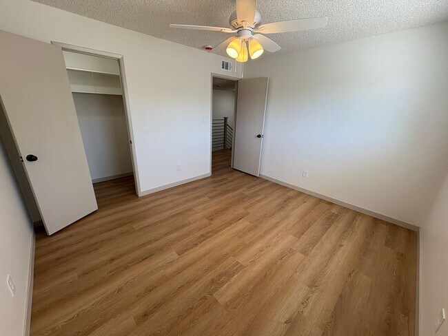 Building Photo - NewB SAC T 7558