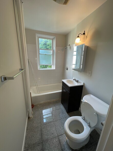 Building Photo - 109 Brainerd Rd