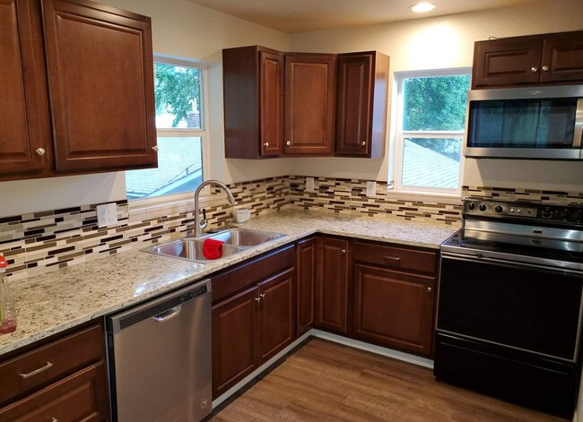 Building Photo - ***APPROVED APPLICANT*** Charming 1-Bedroom Home in the Heart of Downtown Lewiston