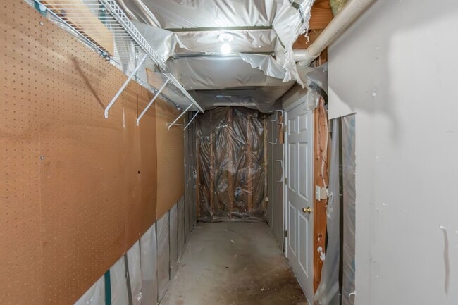 Building Photo - Spacious Home in Prime Location