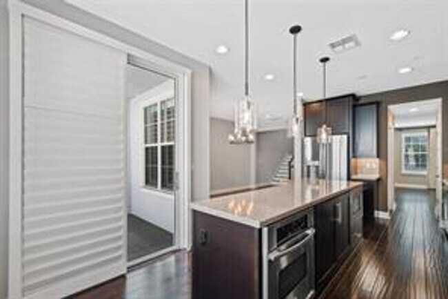 Building Photo - Baldwin Park three story townhome