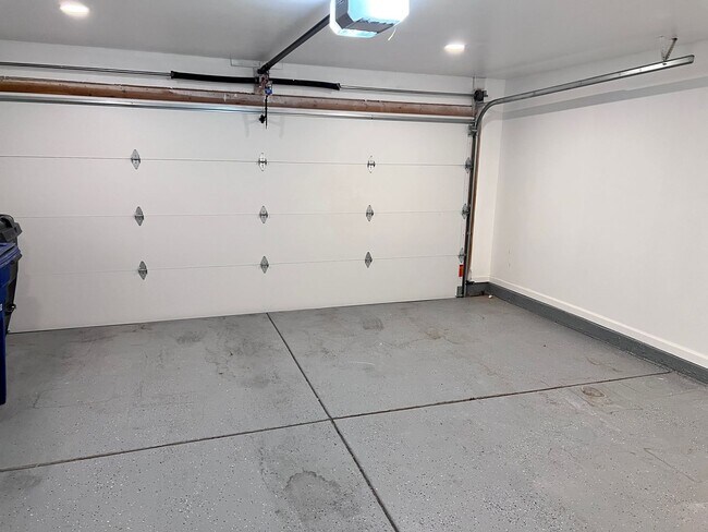 Building Photo - Wonderful remodeled 4 bedroom, 3 bathroom ...