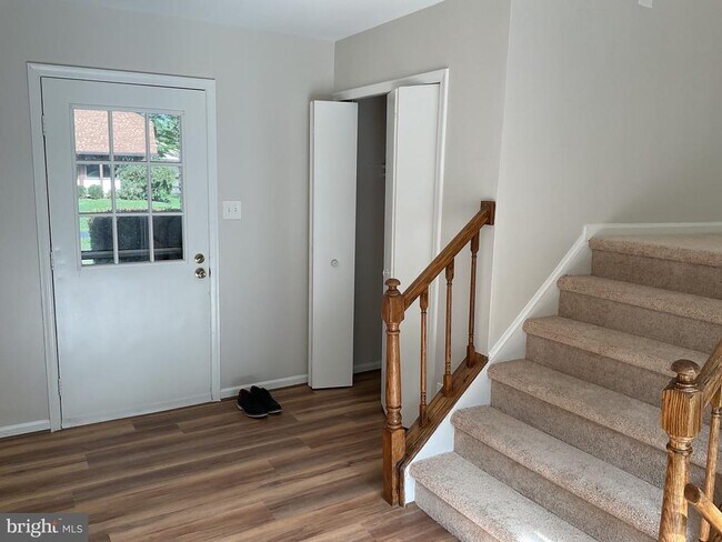 Building Photo - 8904 Grass Valley Ct